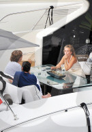 EXKLUSIV - Chloe Green macht Ferien und turtelt in Portofino und St.Tropez