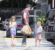 PEOPLE - Ben Affleck mit seinen Kindern in LA unterwegs