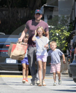 PEOPLE - Ben Affleck mit seinen Kindern in LA unterwegs