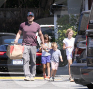 PEOPLE - Ben Affleck mit seinen Kindern in LA unterwegs
