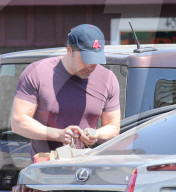 PEOPLE - Ben Affleck mit seinen Kindern in LA unterwegs