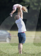 EXKLUSIV - Mia Tindall turnt mit Mike am Rande des Wellington Horse Trials in Hook
