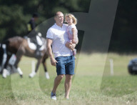 EXKLUSIV - Mia Tindall turnt mit Mike am Rande des Wellington Horse Trials in Hook