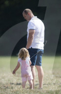 EXKLUSIV - Mia Tindall turnt mit Mike am Rande des Wellington Horse Trials in Hook