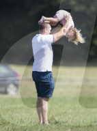 EXKLUSIV - Mia Tindall turnt mit Mike am Rande des Wellington Horse Trials in Hook