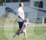 EXKLUSIV - Mia Tindall turnt mit Mike am Rande des Wellington Horse Trials in Hook