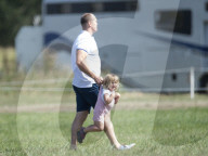 EXKLUSIV - Mia Tindall turnt mit Mike am Rande des Wellington Horse Trials in Hook