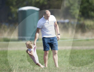 EXKLUSIV - Mia Tindall turnt mit Mike am Rande des Wellington Horse Trials in Hook