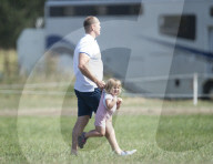 EXKLUSIV - Mia Tindall turnt mit Mike am Rande des Wellington Horse Trials in Hook