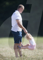 EXKLUSIV - Mia Tindall turnt mit Mike am Rande des Wellington Horse Trials in Hook