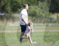 EXKLUSIV - Mia Tindall turnt mit Mike am Rande des Wellington Horse Trials in Hook
