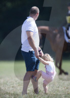 EXKLUSIV - Mia Tindall turnt mit Mike am Rande des Wellington Horse Trials in Hook