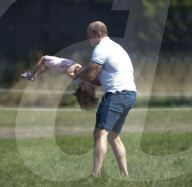 EXKLUSIV - Mia Tindall turnt mit Mike am Rande des Wellington Horse Trials in Hook