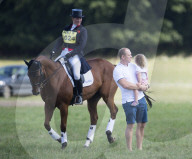 EXKLUSIV - Mia Tindall turnt mit Mike am Rande des Wellington Horse Trials in Hook