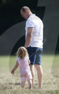 EXKLUSIV - Mia Tindall turnt mit Mike am Rande des Wellington Horse Trials in Hook