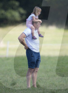 EXKLUSIV - Mia Tindall turnt mit Mike am Rande des Wellington Horse Trials in Hook