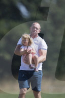 EXKLUSIV - Mia Tindall turnt mit Mike am Rande des Wellington Horse Trials in Hook