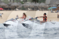 EXKLUSIV - Khloe Kardashian und Tristan Thompson fahren Jet Ski in Mexiko