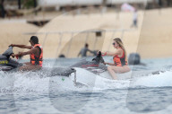 EXKLUSIV - Khloe Kardashian und Tristan Thompson fahren Jet Ski in Mexiko