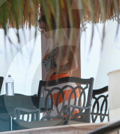 EXKLUSIV - Khloe Kardashian und Tristan Thompson fahren Jet Ski in Mexiko