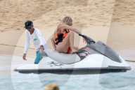 EXKLUSIV - Khloe Kardashian und Tristan Thompson fahren Jet Ski in Mexiko