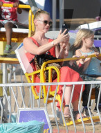 PEOPLE - January Jones mit Klein Xander am Chili Cook-Off in Malibu