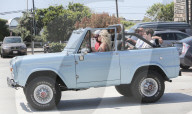 PEOPLE - Lady Gaga fŠhrt Bradley Cooper umher