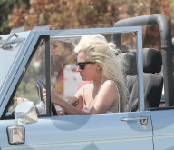 PEOPLE - Lady Gaga fŠhrt Bradley Cooper umher