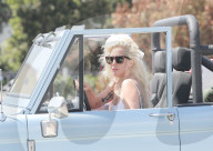 PEOPLE - Lady Gaga fŠhrt Bradley Cooper umher