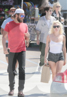 PEOPLE - Lady Gaga fŠhrt Bradley Cooper umher