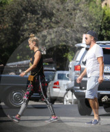 EXKLUSIV - Nina Agdal und Leonardo DiCaprio bummeln in New York