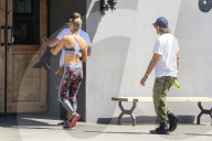EXKLUSIV - Nina Agdal und Leonardo DiCaprio bummeln in New York