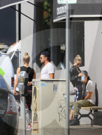 EXKLUSIV - Nina Agdal und Leonardo DiCaprio bummeln in New York