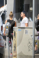 EXKLUSIV - Nina Agdal und Leonardo DiCaprio bummeln in New York