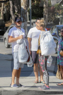 EXKLUSIV - Nina Agdal und Leonardo DiCaprio bummeln in New York