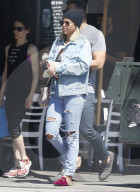 PEOPLE - Sofia Richie mit ihren Gucci-Fell-Loafer in Hollywood unterwegs
