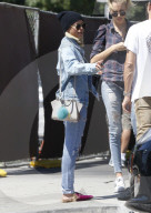 PEOPLE - Sofia Richie mit ihren Gucci-Fell-Loafer in Hollywood unterwegs