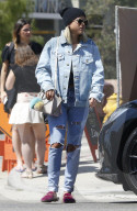 PEOPLE - Sofia Richie mit ihren Gucci-Fell-Loafer in Hollywood unterwegs