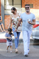 PEOPLE - Simon Cowell mit der Familie in Beverly Hills unterwegs