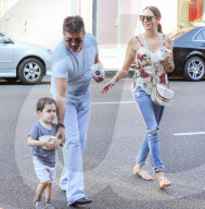 PEOPLE - Simon Cowell mit der Familie in Beverly Hills unterwegs