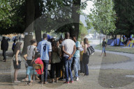 NEWS - Flüchtlinge in Como warten auf die Weiterreise