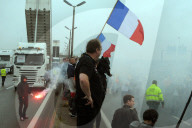 NEWS - Calais: Anwohner protestieren gegen die Zustände im Dschungel-Camp
