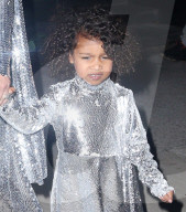 PEOPLE - Kim Kardashian und North West: Zwei wandelnde Disco-Kugeln