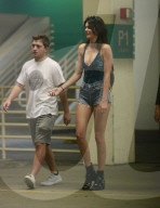PEOPLE - Kendall Jenner bummelt in Beverly Hills