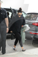 PEOPLE - Freie Sicht auf Kim Kardashians Kopfhaut