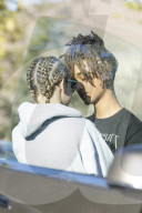 PEOPLE - Jaden Smith turtelt mit seiner Freundin in Los Angeles