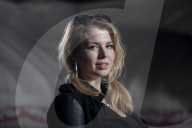 PORTRAIT - Zoe Howe