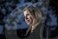 PORTRAIT - Zoe Howe