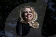 PORTRAIT - Zoe Howe