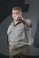 PORTRAIT - Ray Mears 